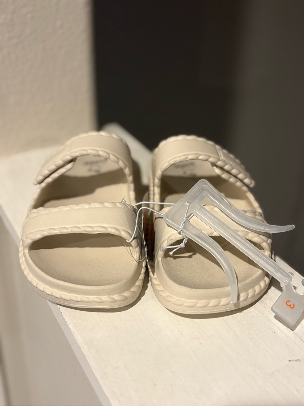 Art Class Size 3 Cream Sela Comfort Slip On Sandals Soft Rubber NEW - Picture 3 of 6